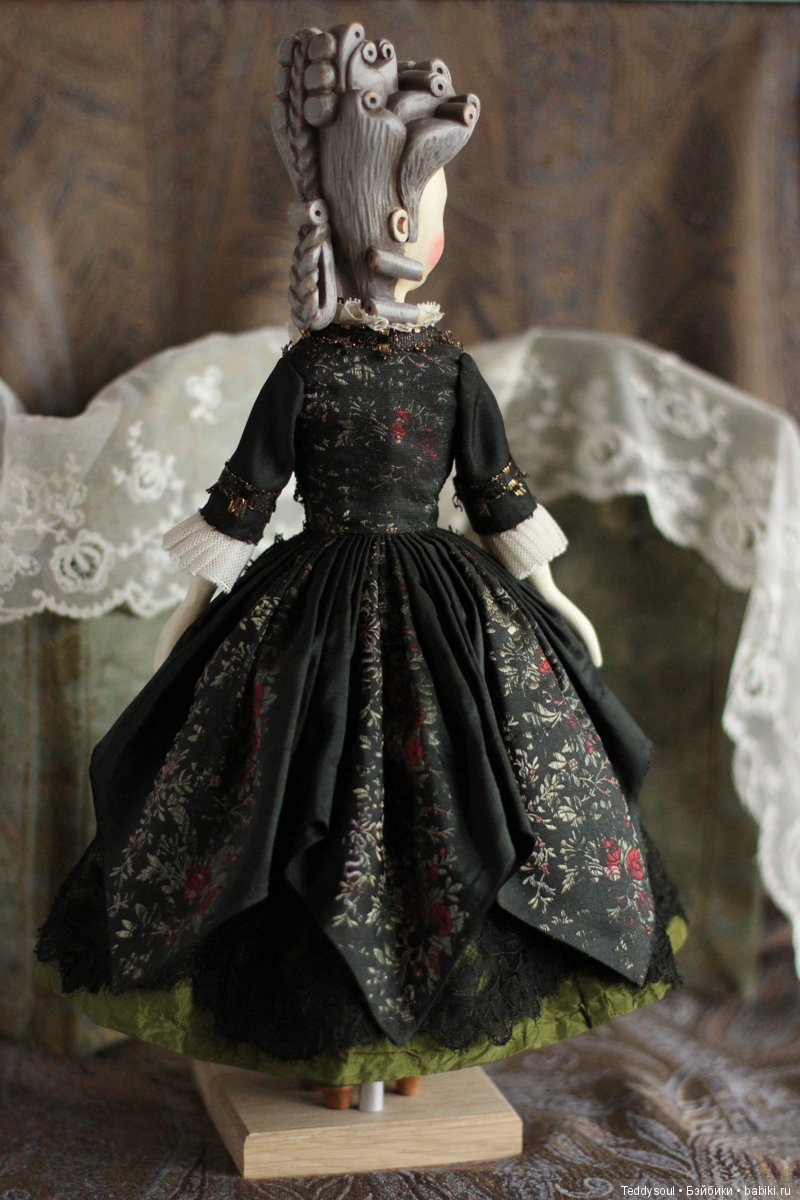 Деревянные куклы со сменными головами и новая француженка