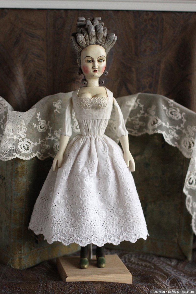 Деревянные куклы со сменными головами и новая француженка
