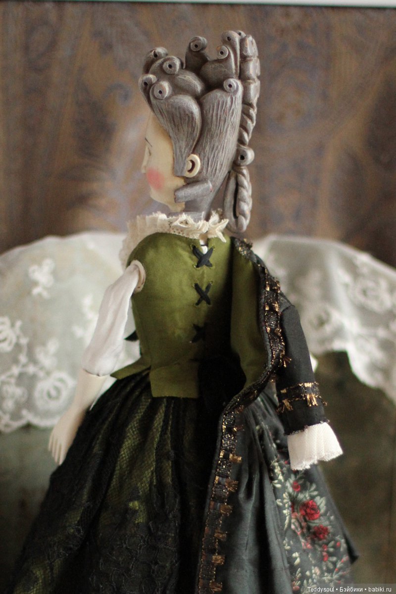 Деревянные куклы со сменными головами и новая француженка