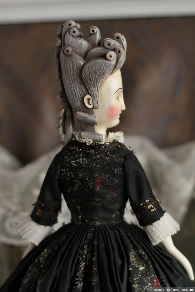 Деревянные куклы со сменными головами и новая француженка