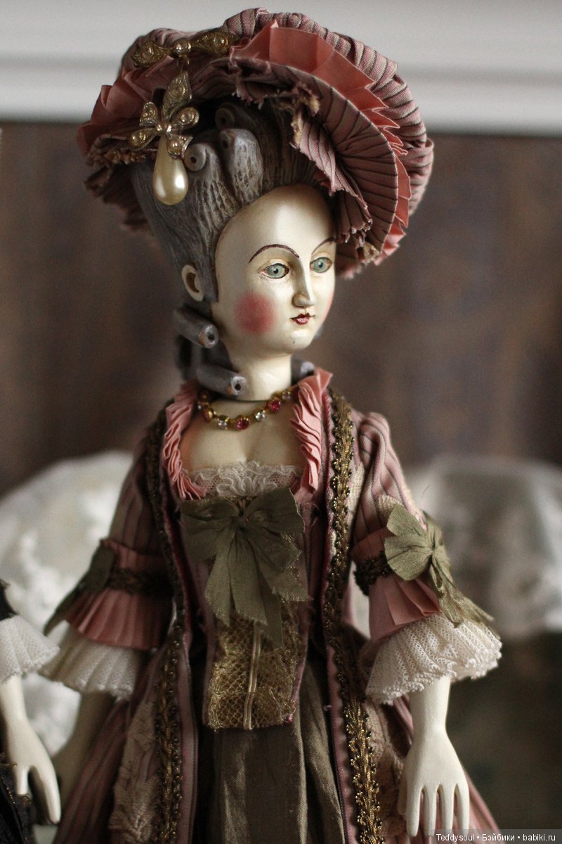 Деревянные куклы со сменными головами и новая француженка
