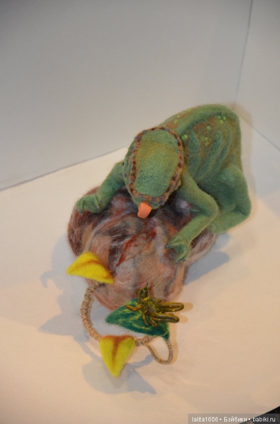 Хамелеон. Игрушка в технике сухое валяние (фото 9)