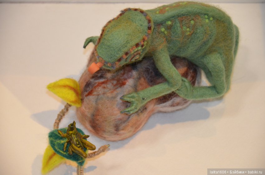 Хамелеон. Игрушка в технике сухое валяние (фото 8)