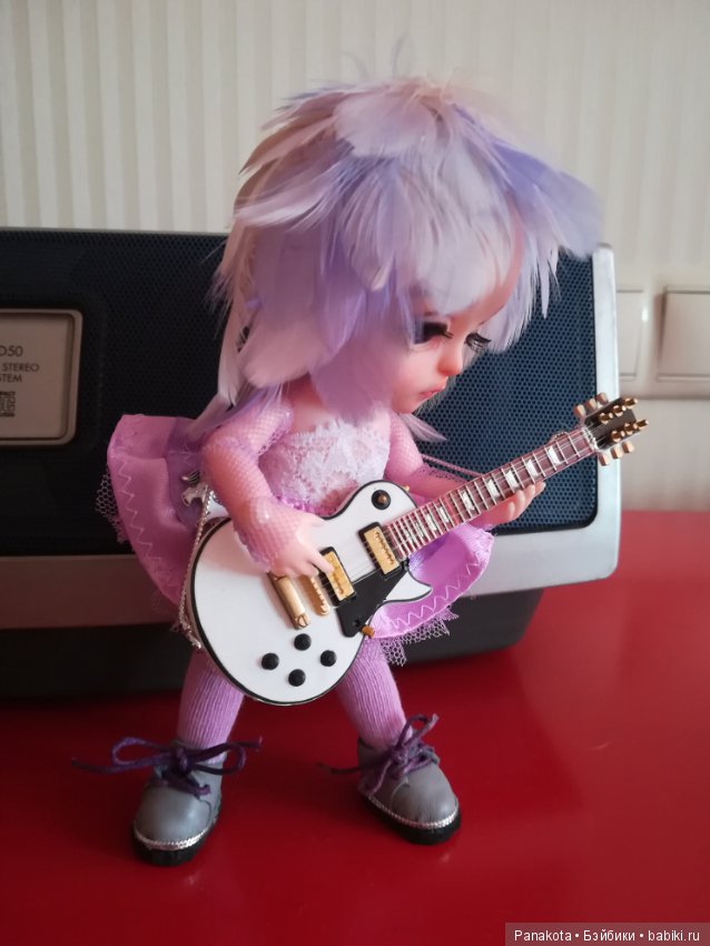 Дайте в руки мне... Гитару