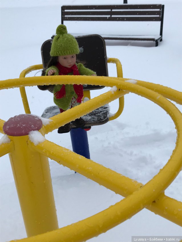 Зимняя прогулка — Игровые куклы Zwergnase (Цвергназе) Junior: Джуниор (фото 8)