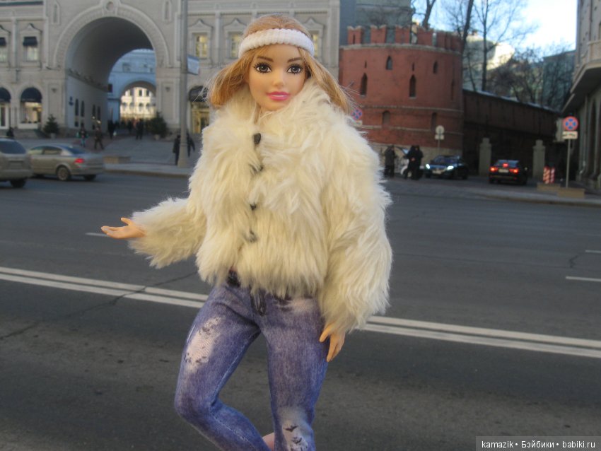 Маша Ураганова гуляет по Москве