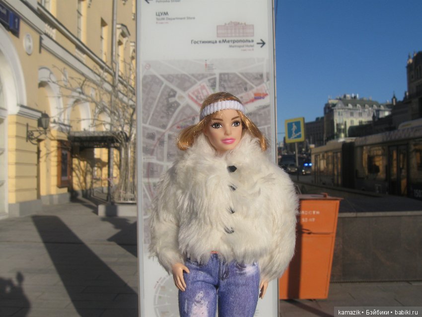 Маша Ураганова гуляет по Москве