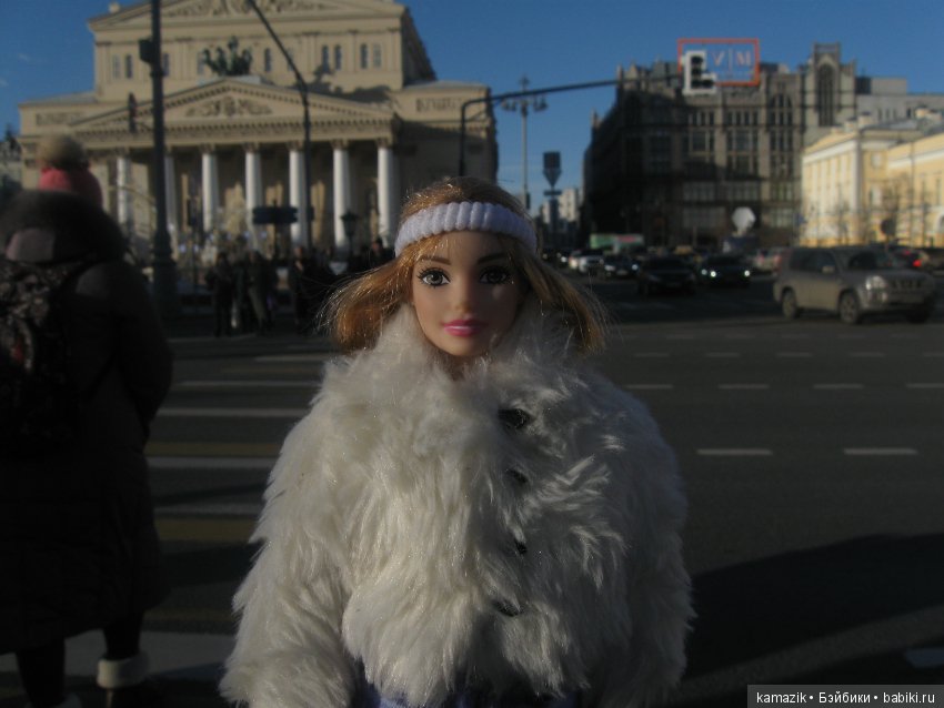 Маша Ураганова гуляет по Москве