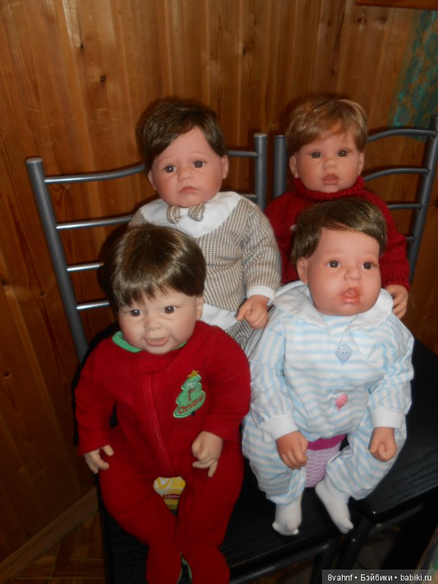 Мальчишки пили молоко и обсуждали что подарить девочкам на 8 марта (фото 7)