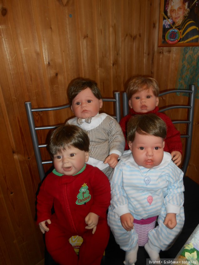 Мальчишки пили молоко и обсуждали что подарить девочкам на 8 марта (фото 10)