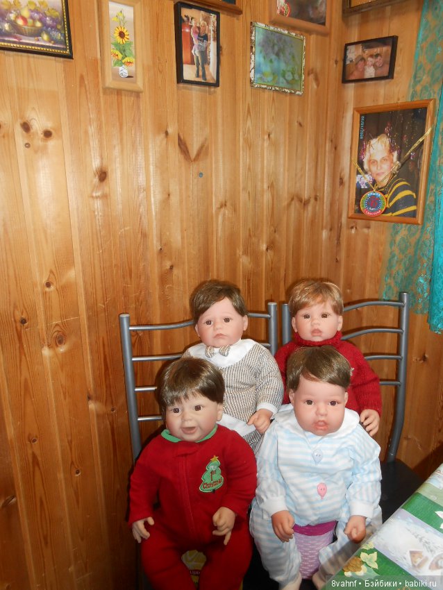 Мальчишки пили молоко и обсуждали что подарить девочкам на 8 марта (фото 9)