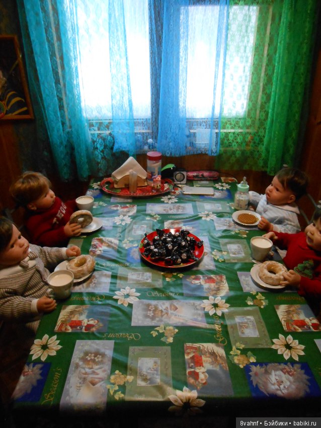 Мальчишки пили молоко и обсуждали что подарить девочкам на 8 марта (фото 5)