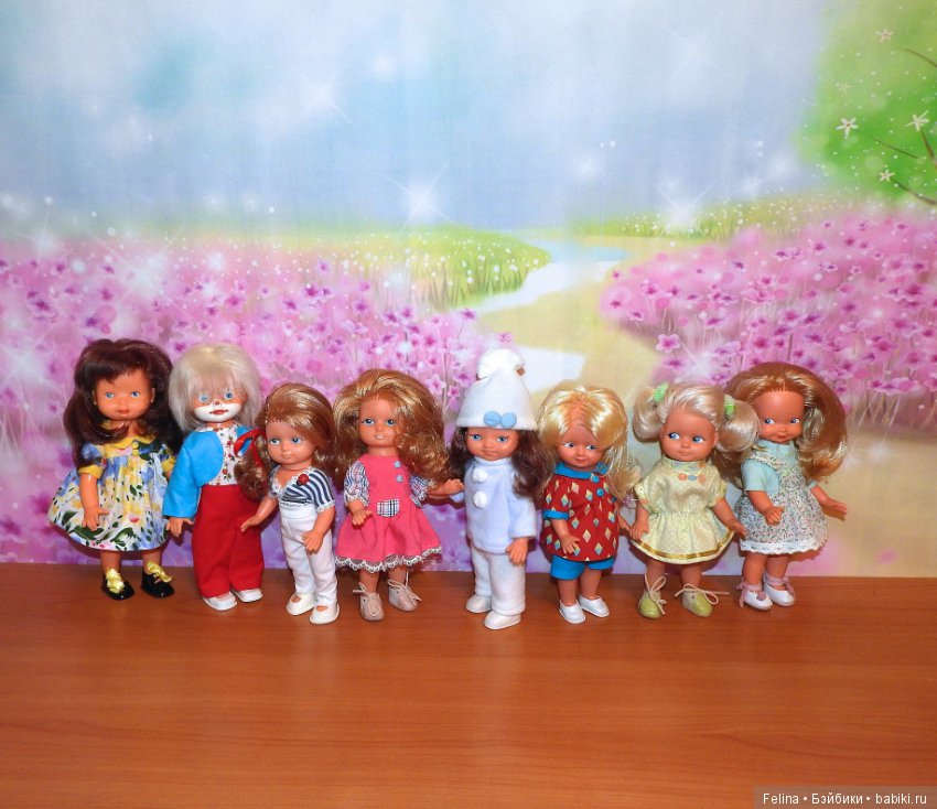 Людмила Щербина помогала мне одеть малышек ГДР