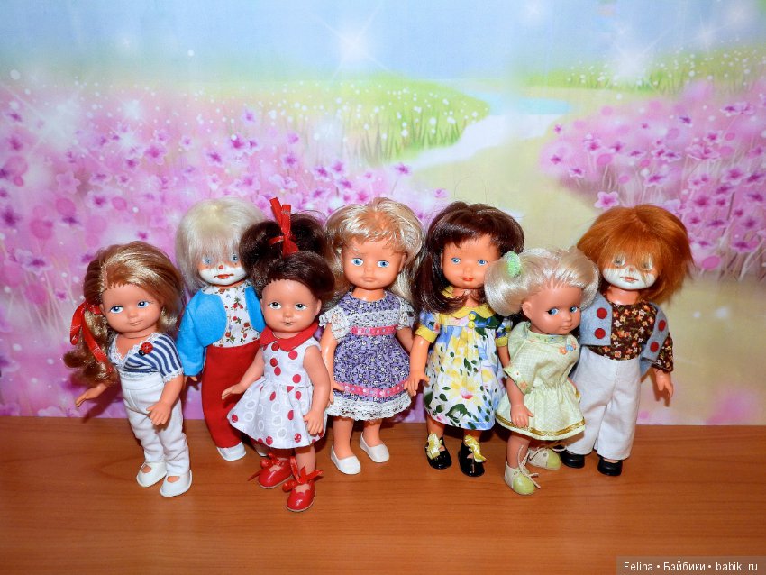 Людмила Щербина помогала мне одеть малышек ГДР