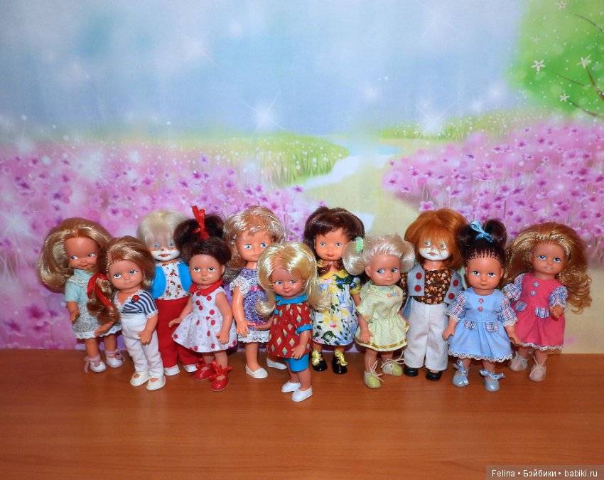 Людмила Щербина помогала мне одеть малышек ГДР