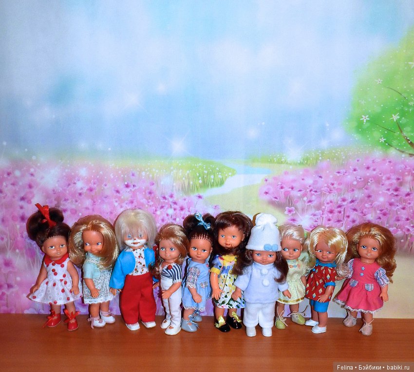 Людмила Щербина помогала мне одеть малышек ГДР