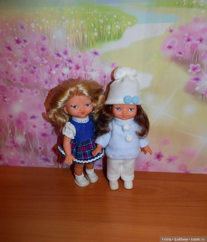 Людмила Щербина помогала мне одеть малышек ГДР