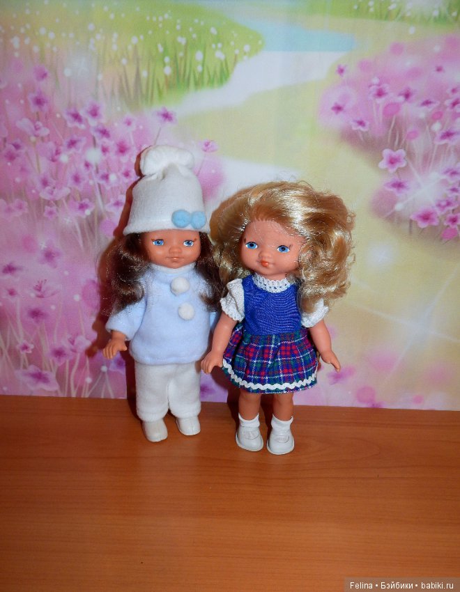 Людмила Щербина помогала мне одеть малышек ГДР