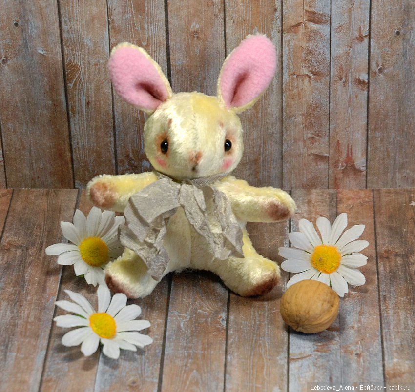 Зайка-обнимайка — Текстильные игрушки и примитивы: кофейные