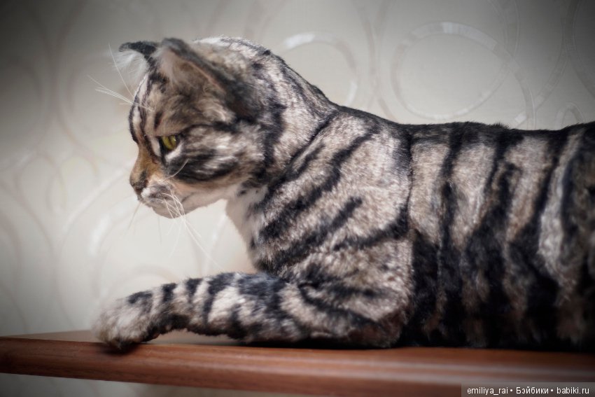 Полосатая кошечка. Реалистичная игрушка (фото 3)
