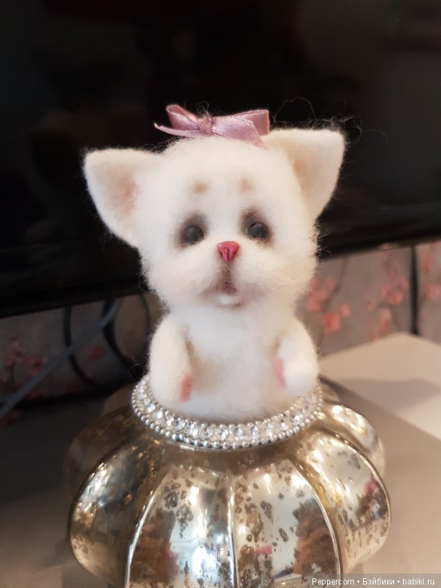 Муми тролльчики на лавочке