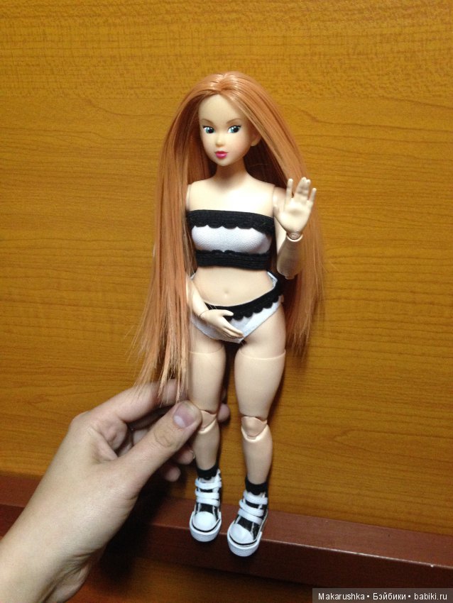 Юка. Момоко на йоге пышке