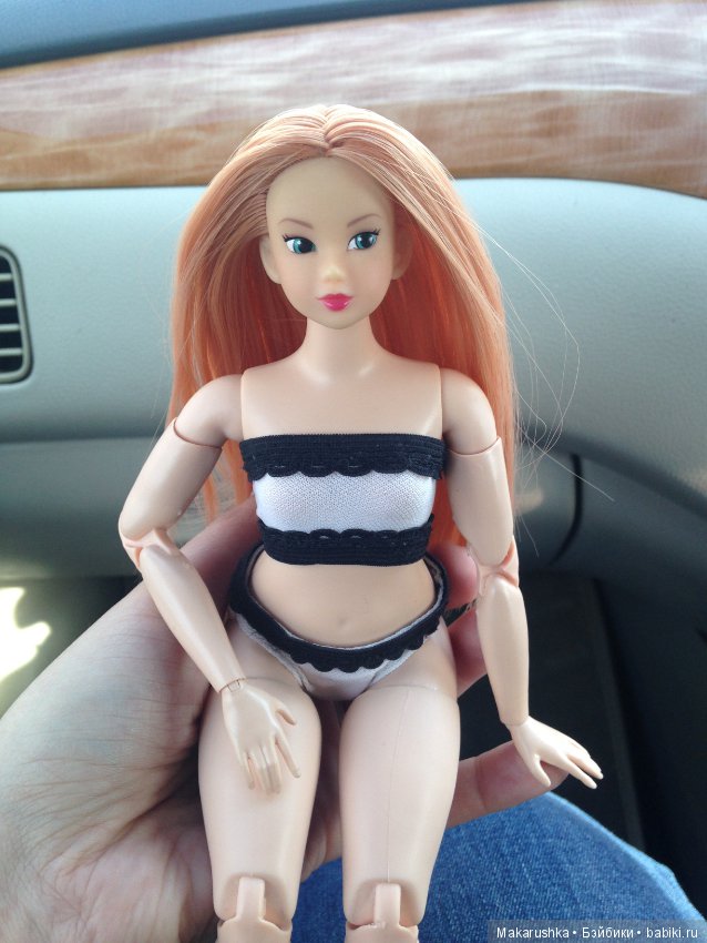 Юка. Момоко на йоге пышке