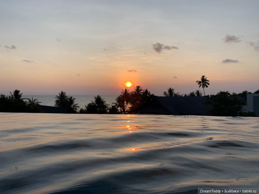 Моя Санечка на остров Чанг приехала