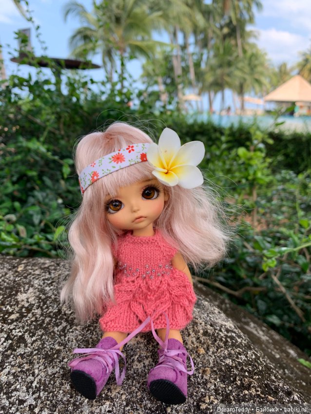 Моя Санечка на остров Чанг приехала