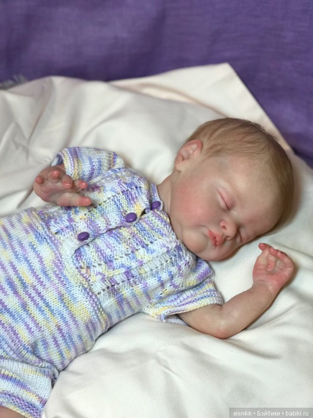 Спящий сладким сном малыш Birdie