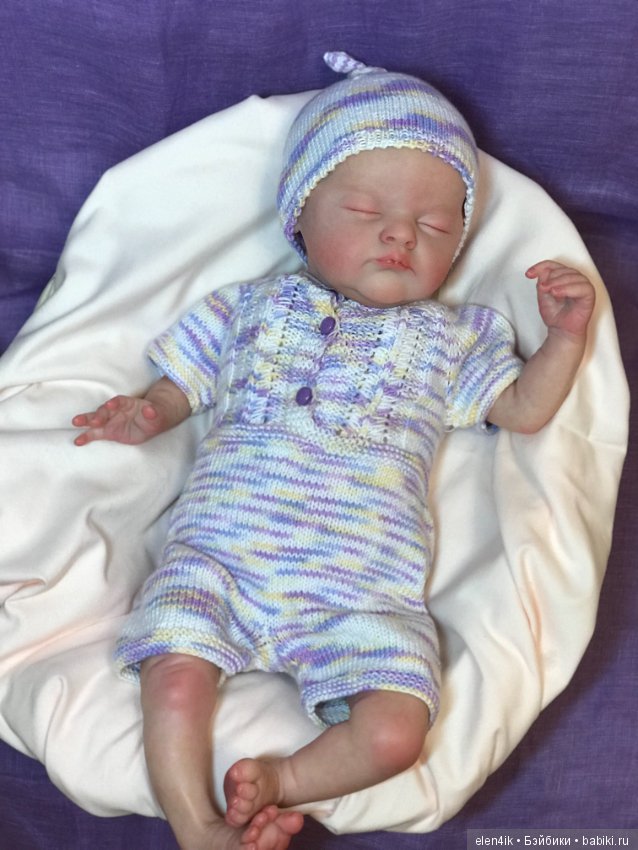 Спящий сладким сном малыш Birdie