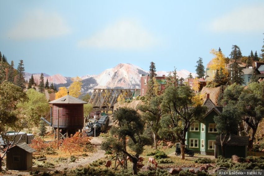 Железнодорожная диорама, горные ландшафты, железнодорожная станция в маленьком городке. Rick Huntrods (фото 4)