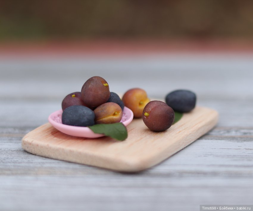 Куклы тоже любят сливы — Кукольная миниатюра своими руками: еда (фото 4)