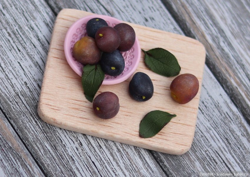 Куклы тоже любят сливы — Кукольная миниатюра своими руками: еда (фото 3)