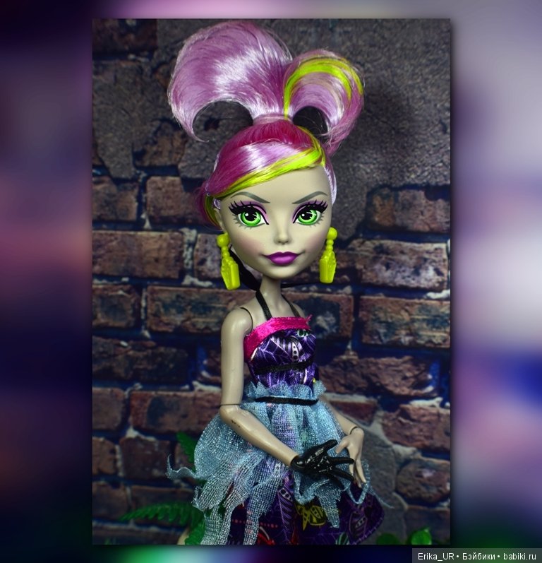 Куклы с прическами из прядок двух цветов (фото 2)