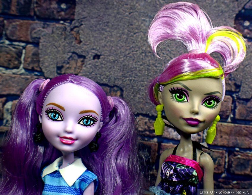 Куклы с прическами из прядок двух цветов