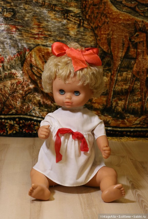 Кукла стоит, как три пальто (фото 3)