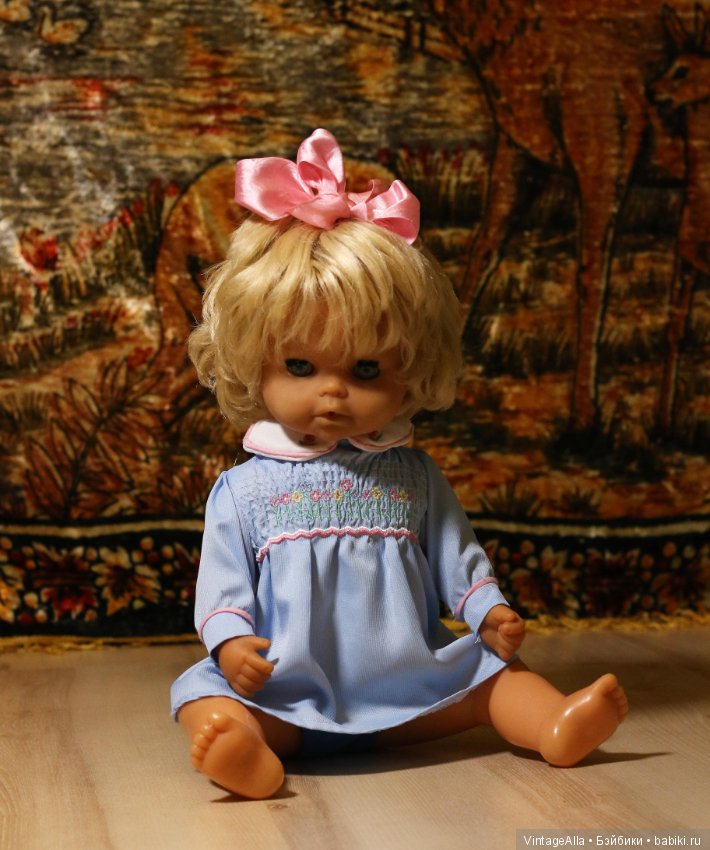 Кукла стоит, как три пальто (фото 2)