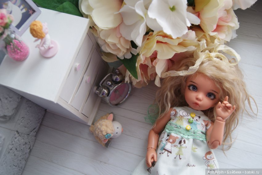 И еще было вот такое зеленое платье (фото 5)