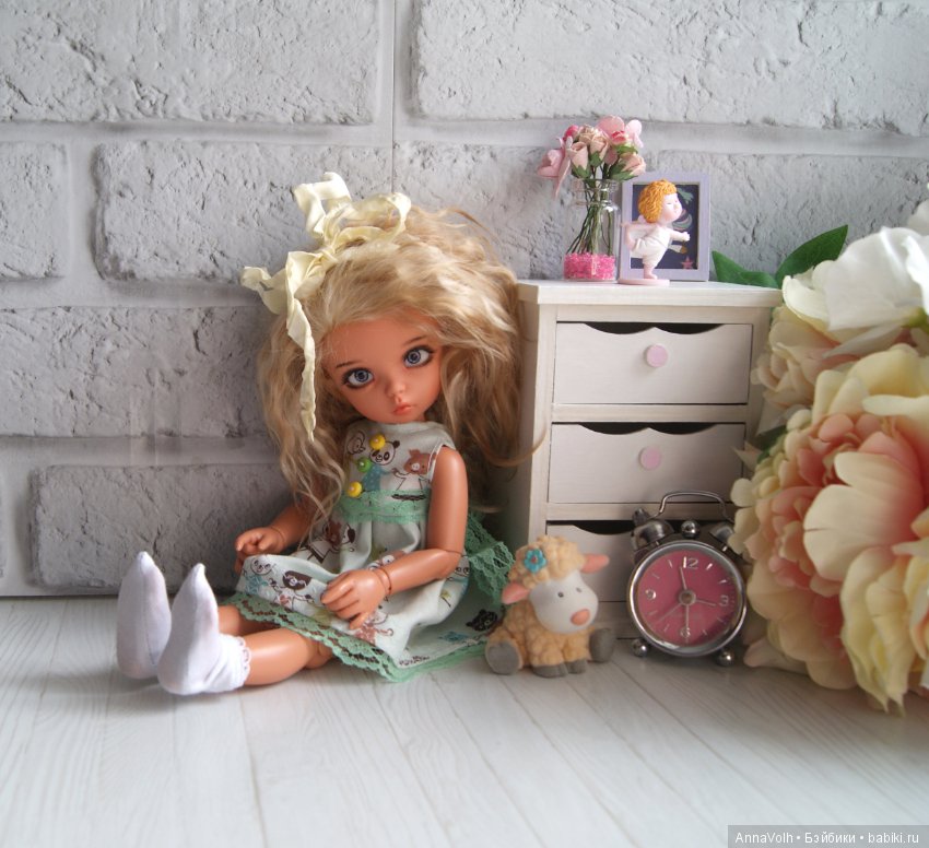 И еще было вот такое зеленое платье (фото 3)