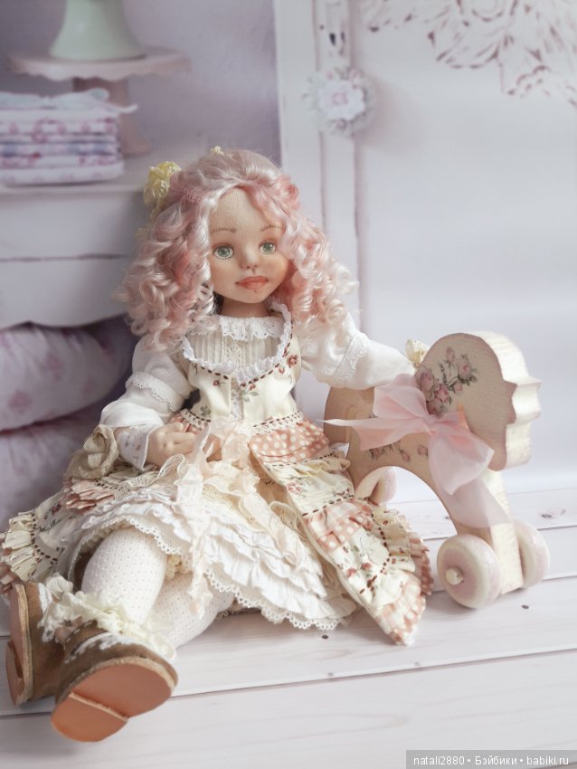 Даша. Текстильная интерьерная кукла (фото 10)