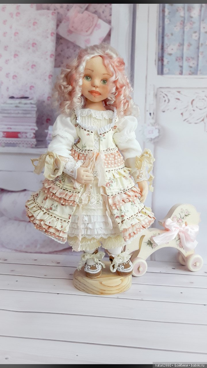 Даша. Текстильная интерьерная кукла (фото 9)