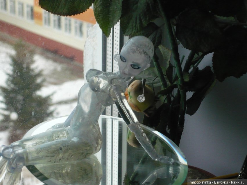 Шарнирная и прозрачная. Самая первая. Ее звали Льдина