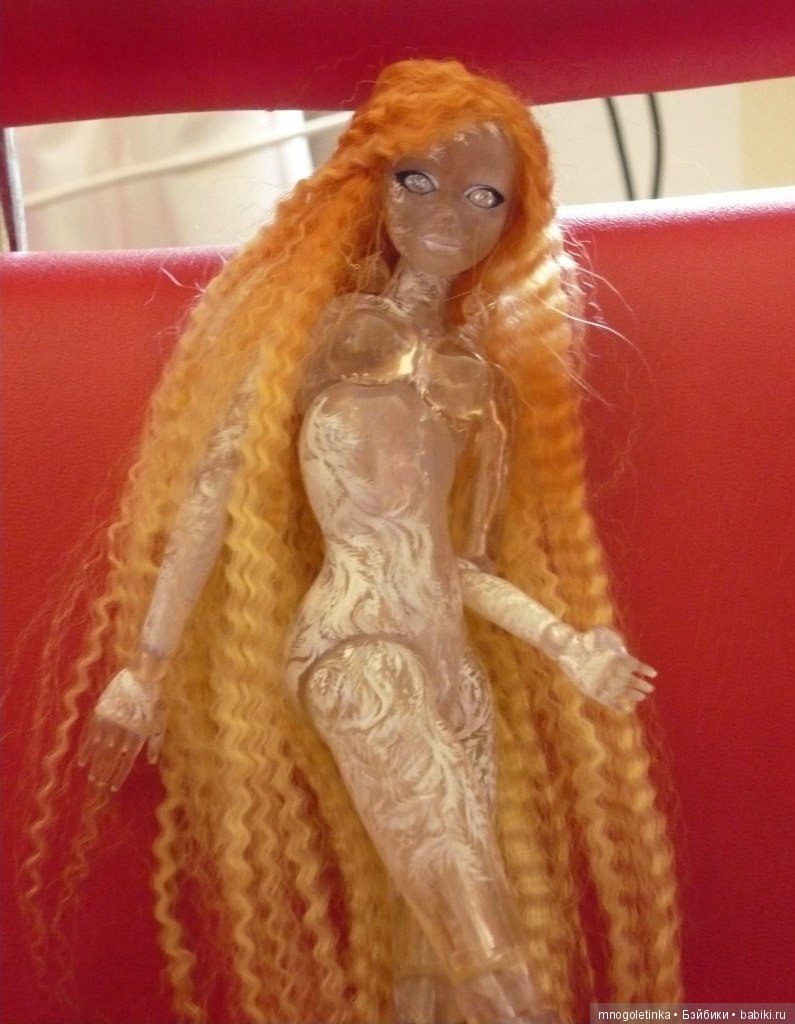 Шарнирная и прозрачная. Самая первая. Ее звали Льдина