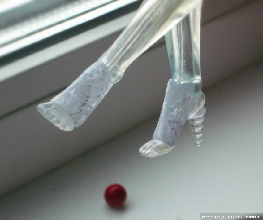 Шарнирная и прозрачная. Самая первая. Ее звали Льдина