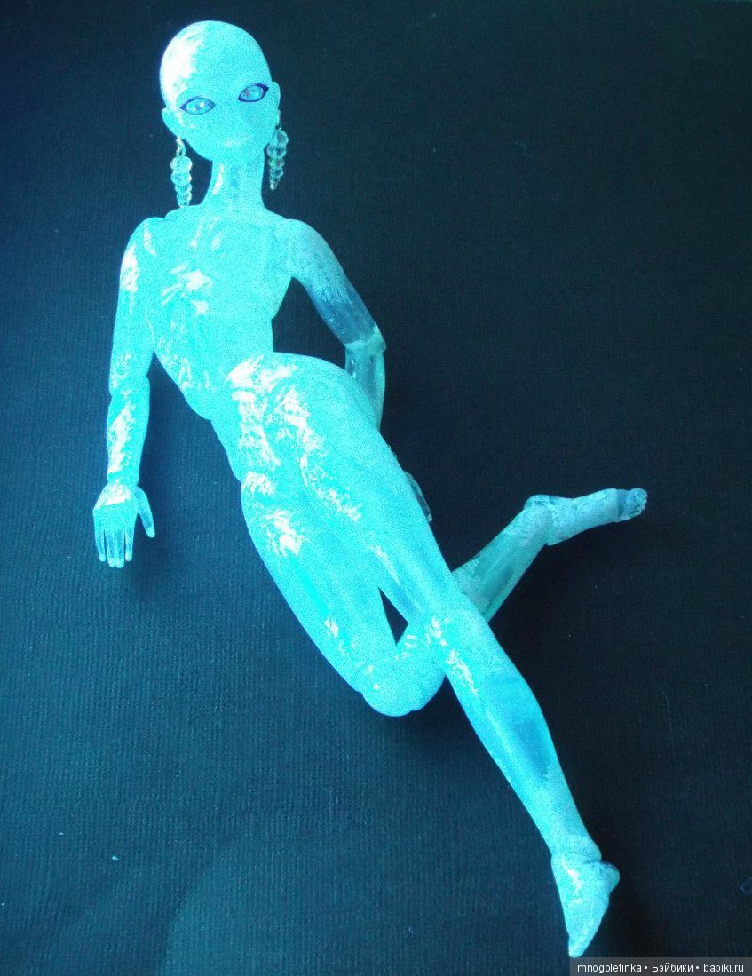 Шарнирная и прозрачная. Самая первая. Ее звали Льдина