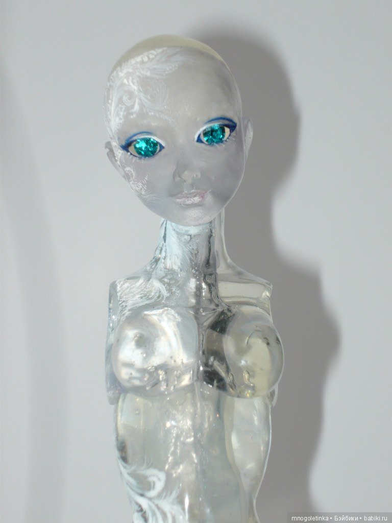Куклы в невидимых упаковках. Кукла невидимка. Кукла с прозрачными ножками. Прозрачная кукла. Прозрачная кукла.