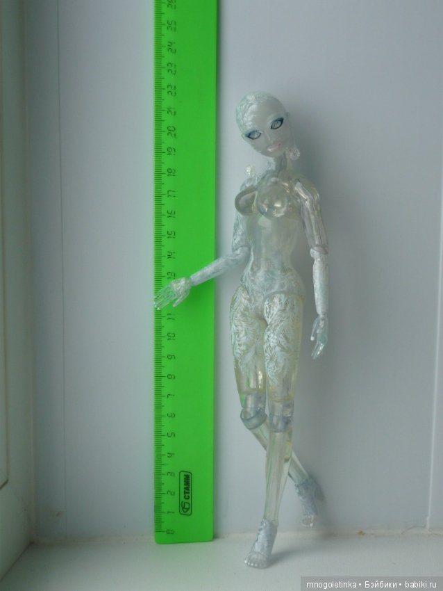 Шарнирная и прозрачная. Самая первая. Ее звали Льдина