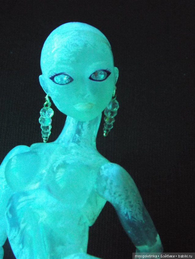 Шарнирная и прозрачная. Самая первая. Ее звали Льдина