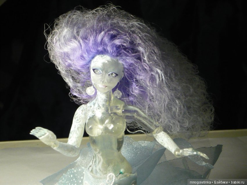 Шарнирная и прозрачная. Самая первая. Ее звали Льдина